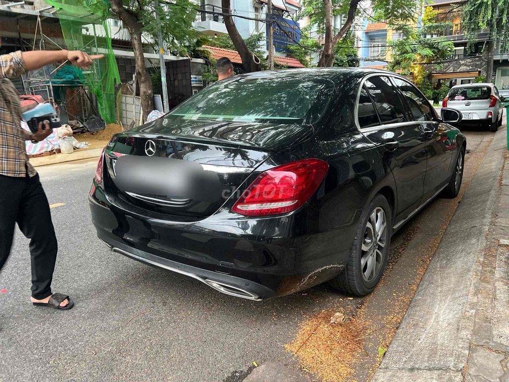 Mercedes-Benz C200 2018 черный 50 000 км