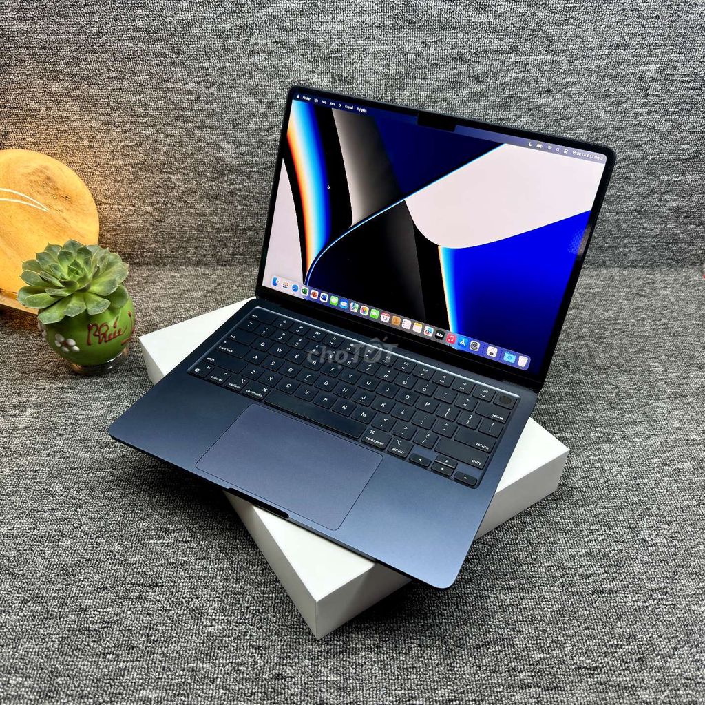 Macbook Air 2022 M2 - Fullbox - Sạc 17L - Máy Keng