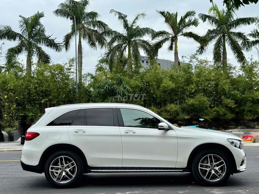 Mercedes Benz GLC Class 2018 300 4MATIC AT - 54000. Mua bán Ô tô tại Quận 6 Tp Hồ Chí Minh được đăng bởi Quang Thuận Quân hình 8