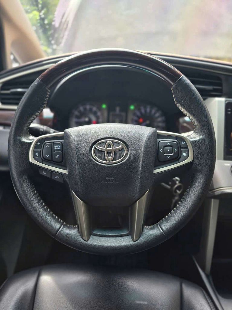 Toyota Innova Venture 2019 Черный