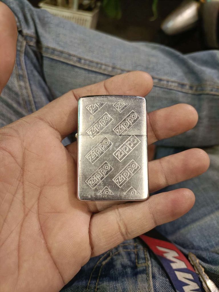 Zippo 1979 như ảnh hàng lướt ít sử dụng