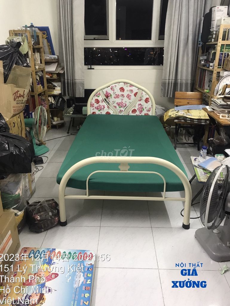 Giường ngủ sắt đơn - hoa = mới ak. Mua bán Giường, chăn ga gối nệm tại Thành phố Dĩ An Bình Dương được đăng bởi Nội Thất Giá Xưởng  hình 1
