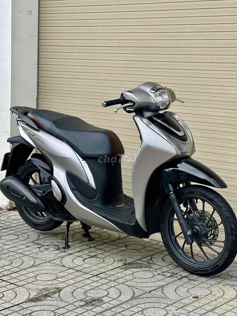 Серебряные часы Honda SH Mode 2023