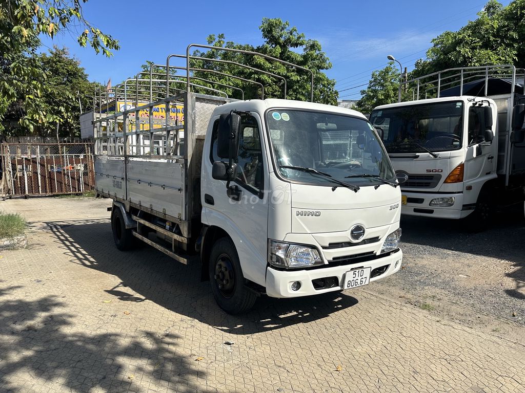 Bán xe Hino 2 Tấn thùng Nhôn sàn Inox dài 4.5m