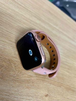 Apple Watch S4 40mm Hồng - Hoạt động tốt. Mua bán Thiết bị đeo thông minh tại Quận Sơn Trà Đà Nẵng được đăng bởi Anh Tran