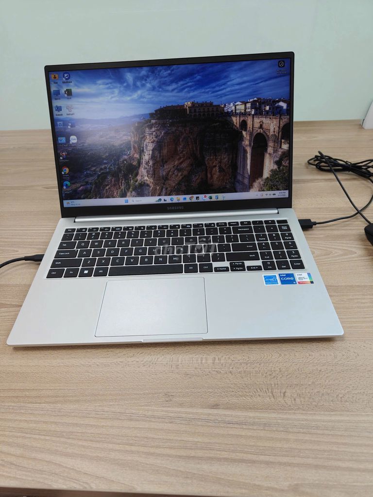 Samsung Book i5 8GB/256GB Cảm ứng. Mua bán Laptop tại Quận Bình Thạnh Tp Hồ Chí Minh được đăng bởi Thành hình 1