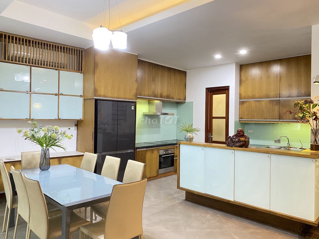 Cho thuê biệt thự sân vườn,180m2, 3PN, full nội thất, Ngọc Hà, Ba Đình