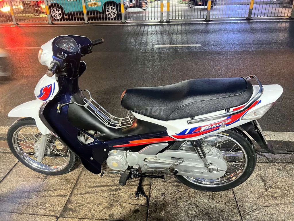Honda Future 2004 Белый, Синий, Красный Б/у