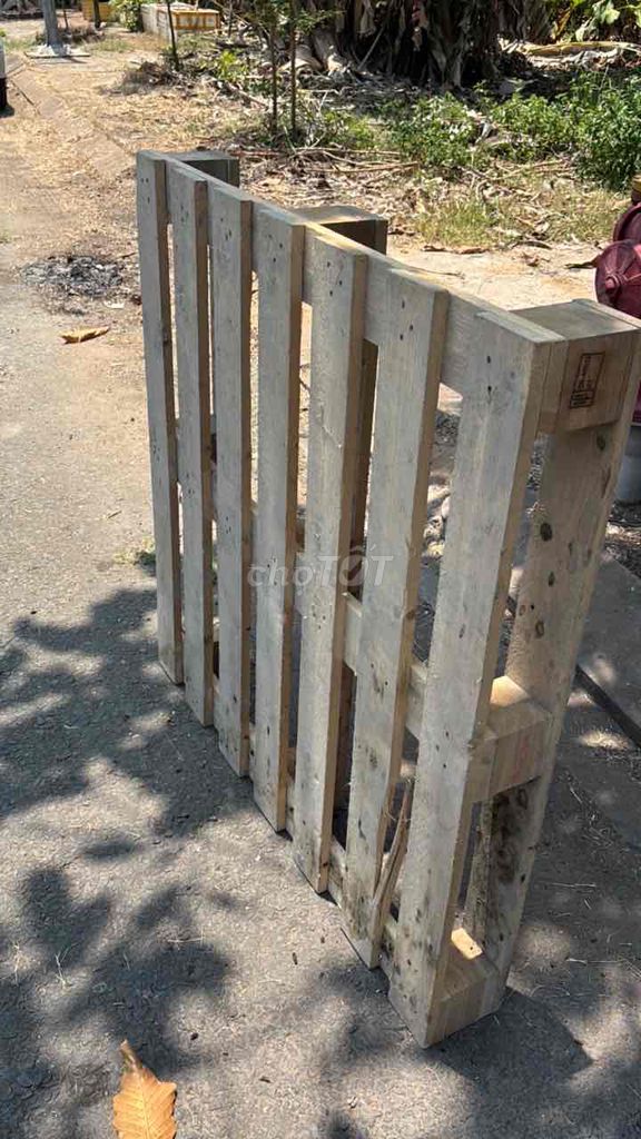Pallet gỗ e còn 6 cái. Mua bán Giường, chăn ga gối nệm tại Quận Bình Thuỷ Cần Thơ được đăng bởi mì xào hình 1