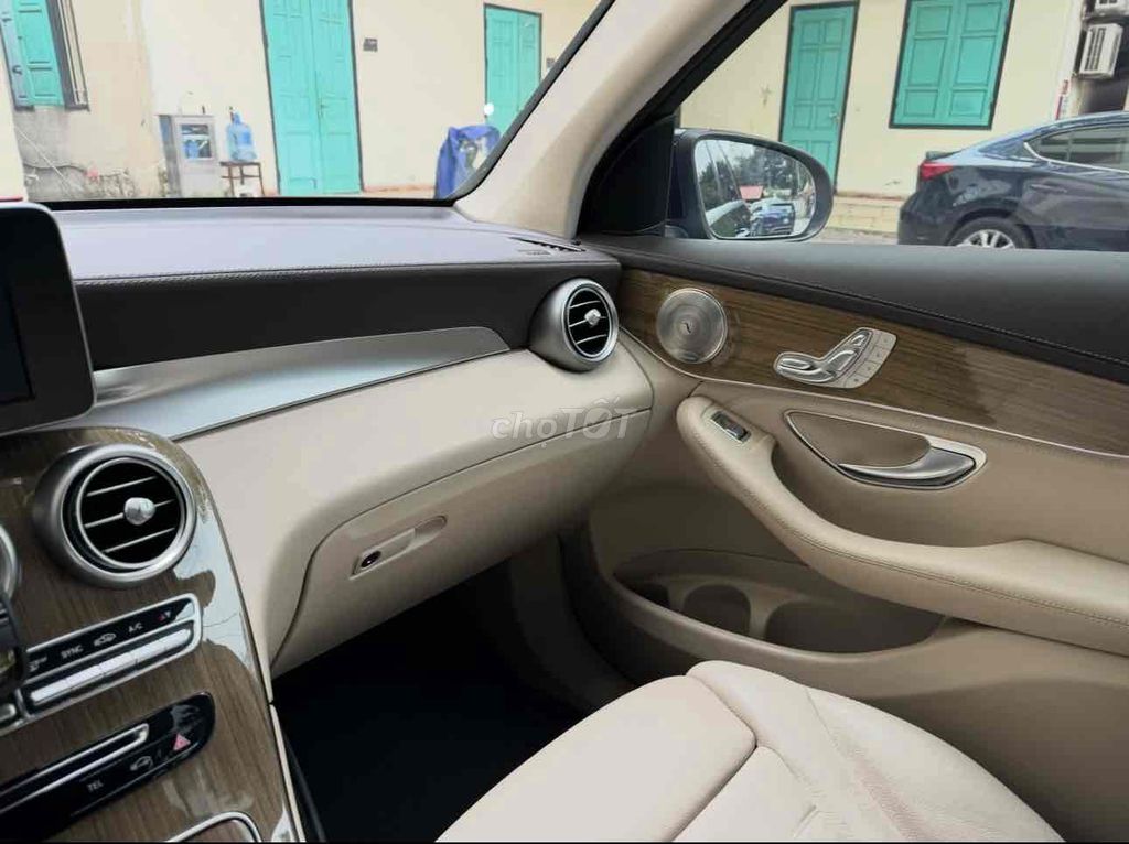 Mercedes Benz GLC 250 2916 chính chủ. Mua bán Ô tô tại Quận Bắc Từ Liêm Hà Nội được đăng bởi Nguyễn Ngọc hình 6