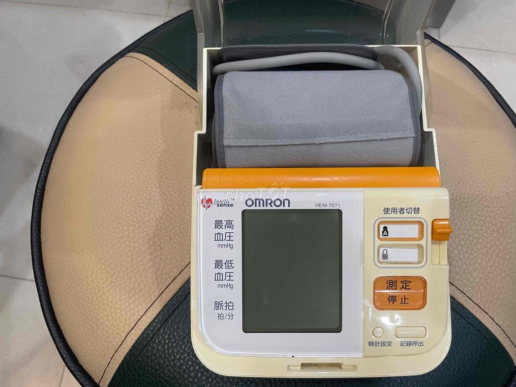 Máy đo huyết áp bắp tay Omron VIP Japan