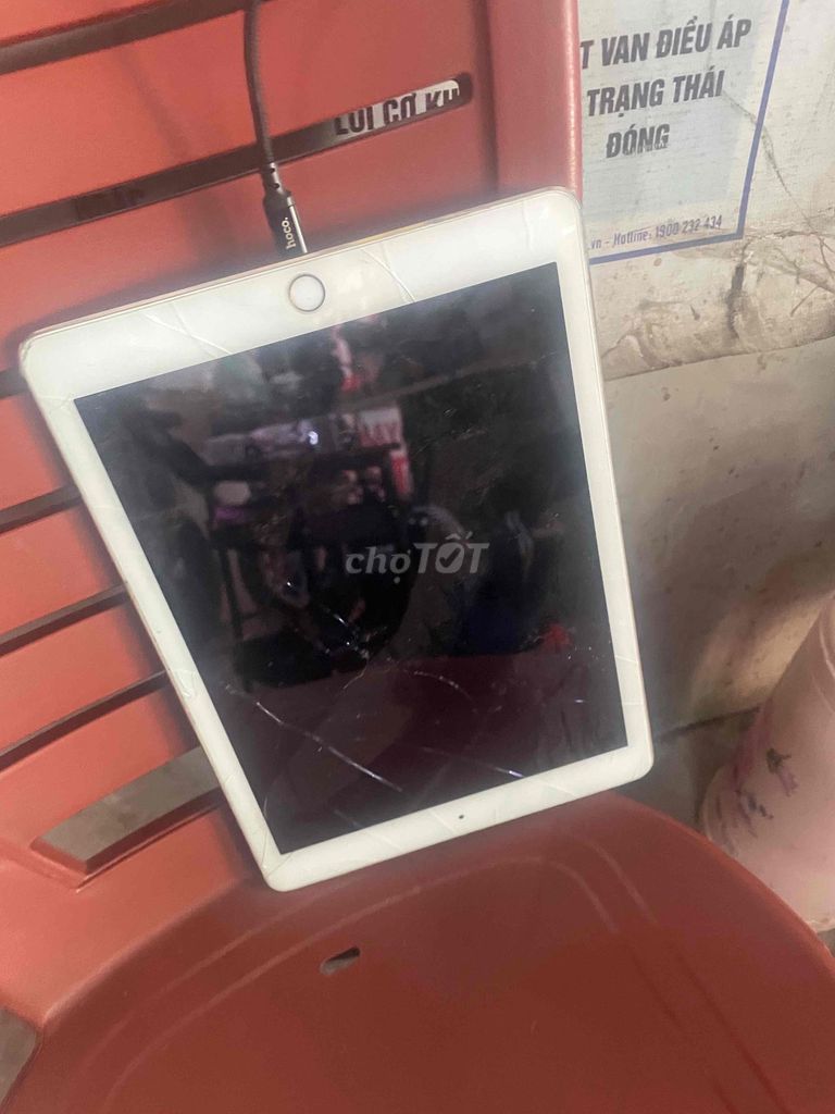 Apple iPad Air 2 Hỏng màn hình. Mua bán Máy tính bảng tại Quận Thanh Xuân Hà Nội được đăng bởi anh đang  hình 1
