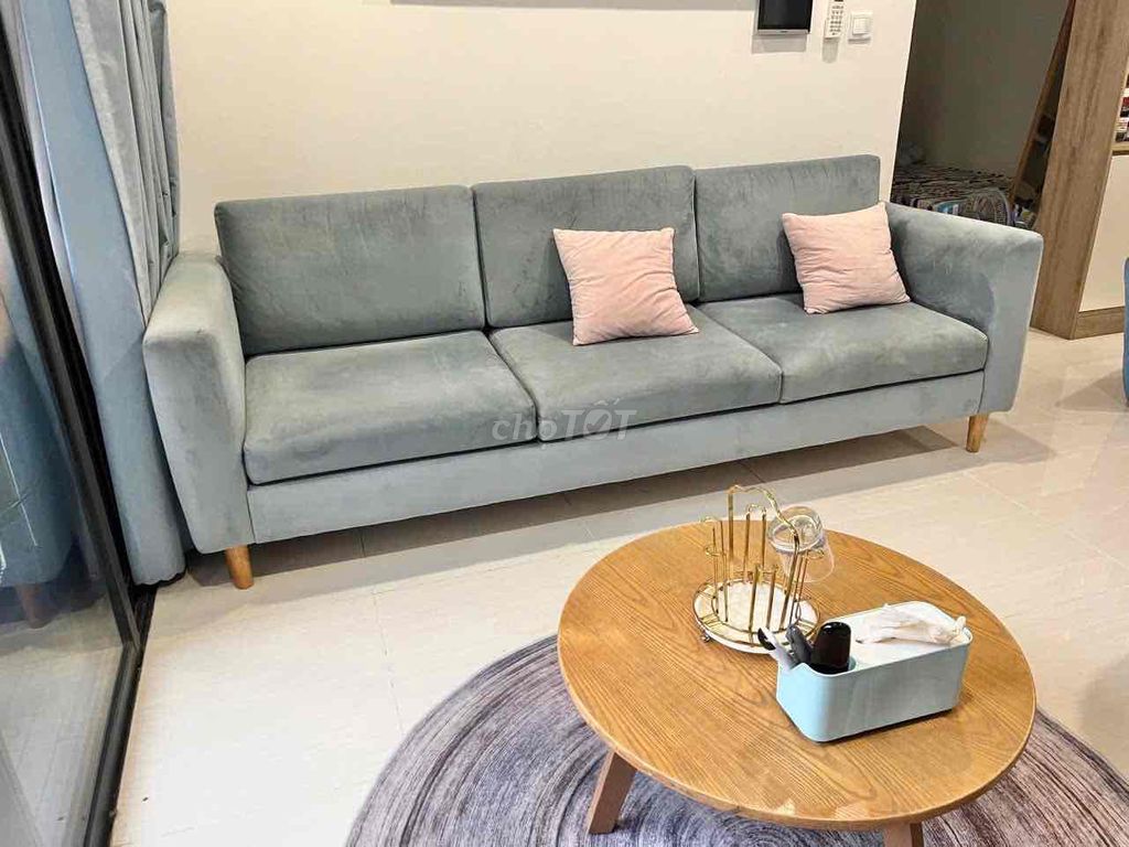 Bàn ăn và sofa (3tr5 mỗi món)