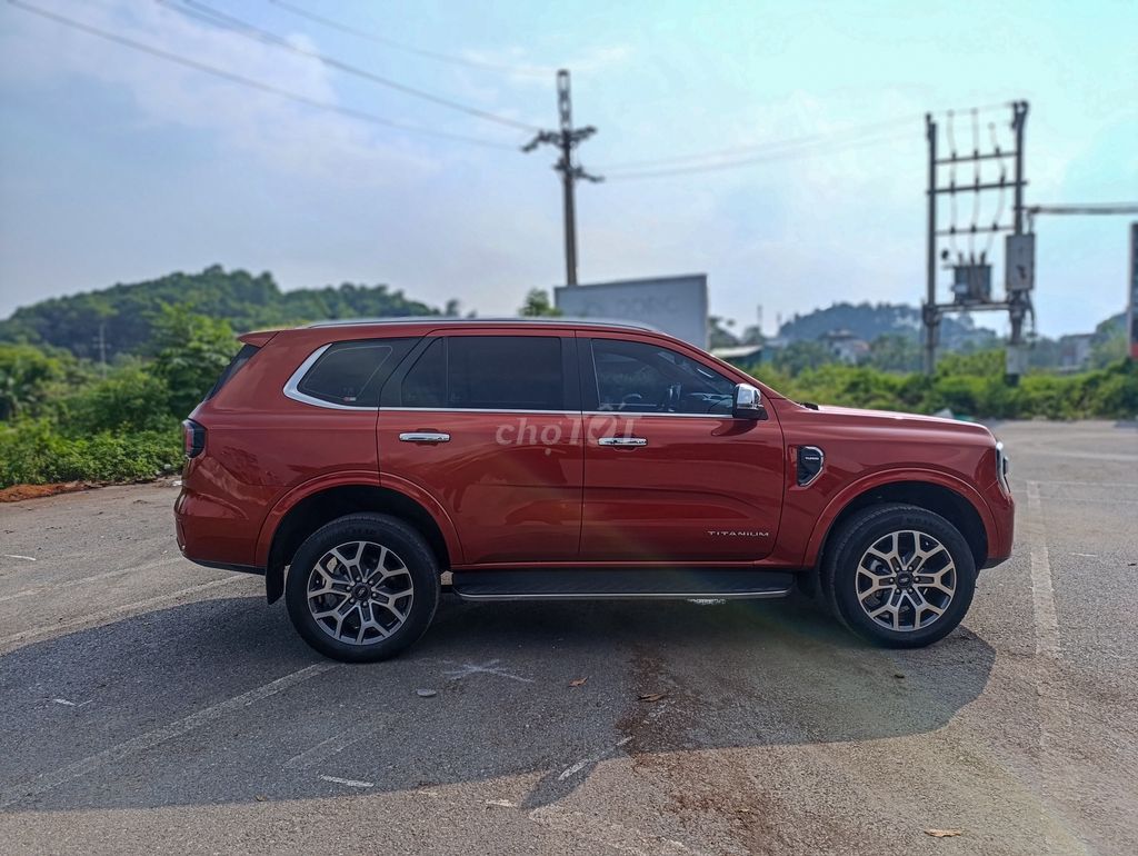 Ford Everest Titanium 2WD 2022 Красный 40000 км
