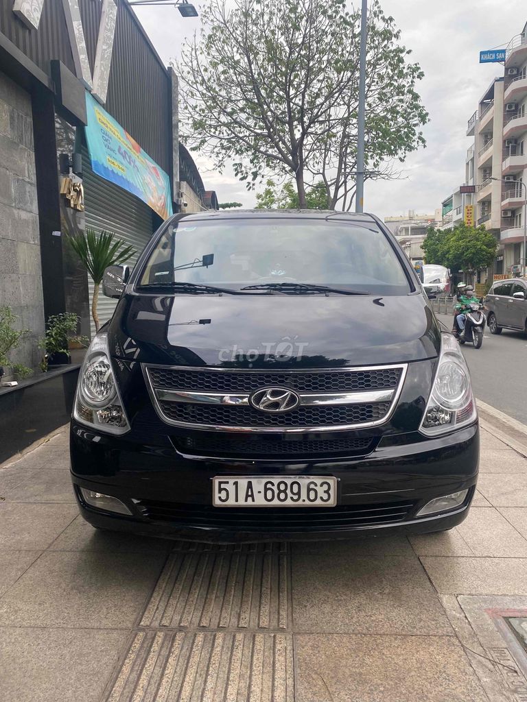 Hyundai starex . tự động. 9 chỗ