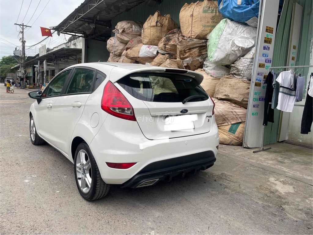 Ford Fiesta 2011 Tự động Trắng. Mua bán Ô tô tại Thành phố Thuận An Bình Dương được đăng bởi Vương hình 4
