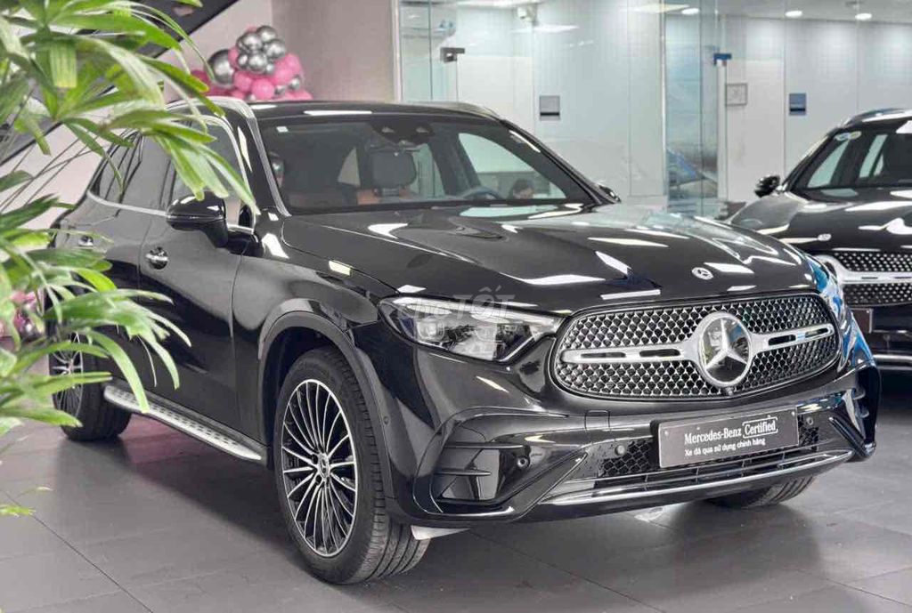 Mercedes -Benz GLC 300 4matic siêu lươt. Mua bán Ô tô tại Quận Bình Thạnh Tp Hồ Chí Minh được đăng bởi Hùng Mercedes Haxaco Hàng Xanh hình 3