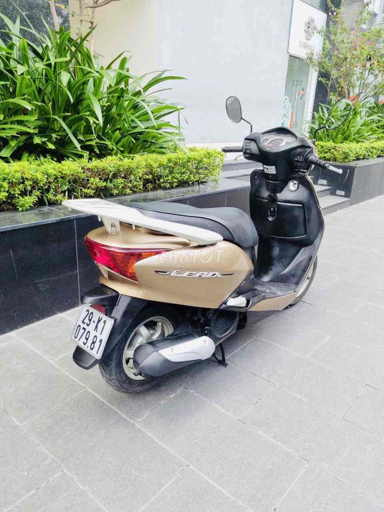 Honda Lead 110, золотистый, пробег 30 тыс. км, в отличном состоянии