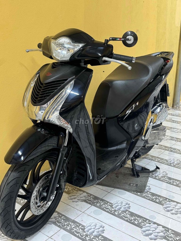 SH 125 2014 год, черный глянцевый, супер новый 92D1-452.35