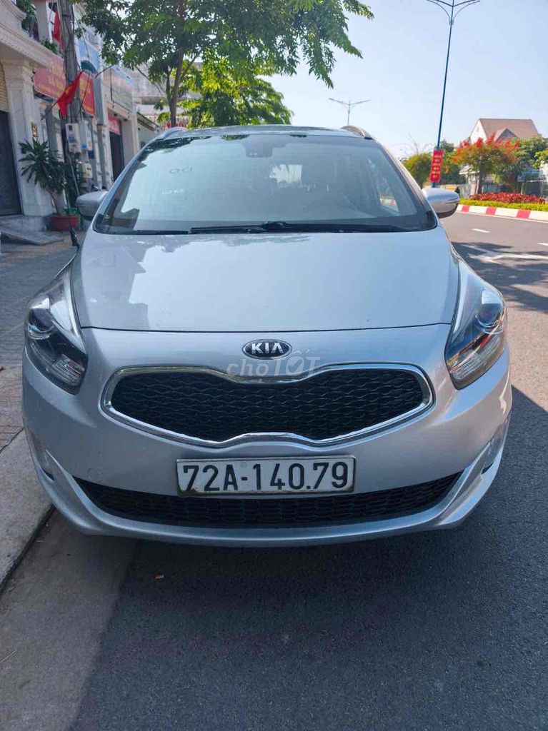 Kia Rondo 2015 7-местный автомат серебристый