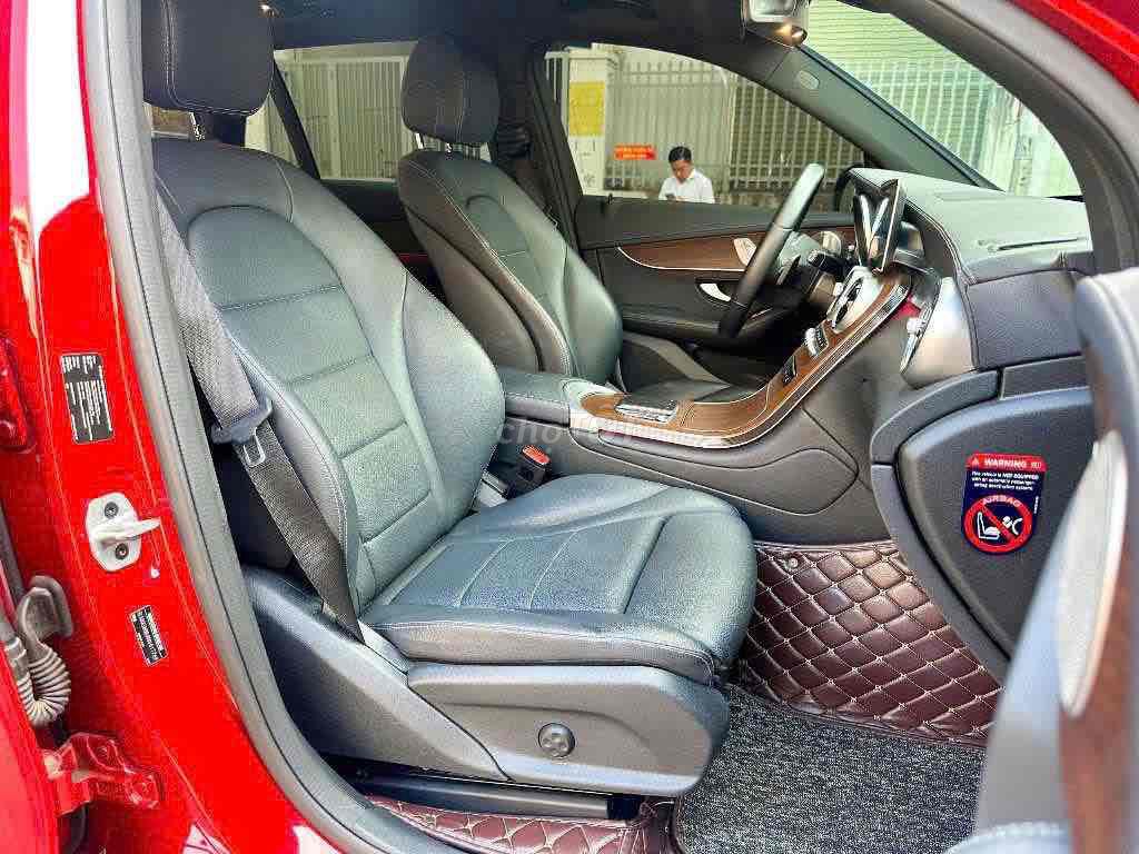Mercedes GLC200 4 Matic bản V1 sx2022 đi 34k km. Mua bán Ô tô tại Quận Gò Vấp Tp Hồ Chí Minh được đăng bởi Kính Đặng Ô Tô Lướt hình 10