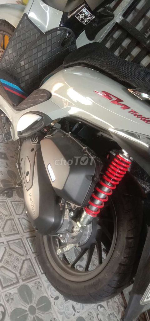 Honda SH Mode ABS Trắng 36km. Mua bán Xe máy tại Thành phố Vĩnh Long Vĩnh Long được đăng bởi Hiệp hình 2