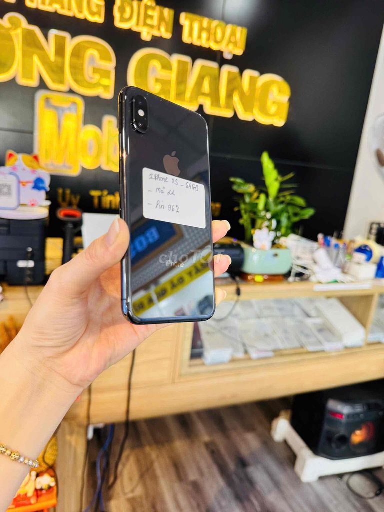 iPhone XS  64GB Đen  zin. Mua bán Điện thoại tại Thành phố Bến Tre Bến Tre được đăng bởi HươngGiangmobile hình 1