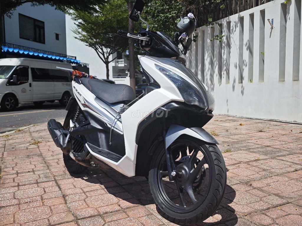 Honda Air Blade 2014, тихий ход, 2 шлема в подарок