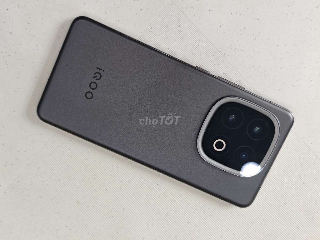 iQOO 13 256GB Xám. Mua bán Điện thoại tại Quận Tân Phú Tp Hồ Chí Minh được đăng bởi Chip hình 1