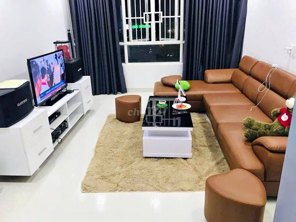 Cho thuê Giai Viêt  856 Tạ Quang Bửu, view hồ bơi 115m2