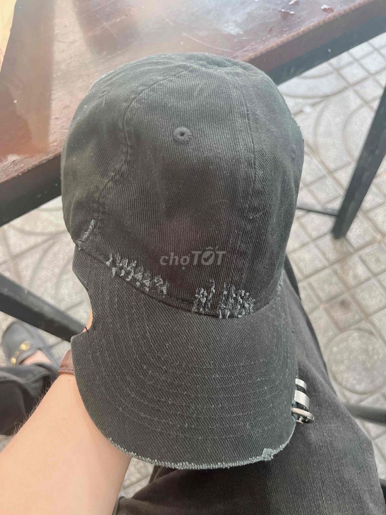 Nón hàng hiệu Balenciaga chuẩn Auth Đen Free size. Mua bán Phụ kiện thời trang khác tại Quận 8 Tp Hồ Chí Minh được đăng bởi Minh An hình 1