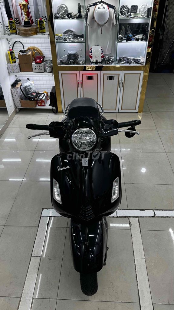 Vespa Gts 150 mẫu mới chính chủ BS Quận 1. Mua bán Xe máy tại Quận Phú Nhuận Tp Hồ Chí Minh được đăng bởi VESPA  PIAGGIO BẢO HƯNG Vespa cũ trả góp  hình 4