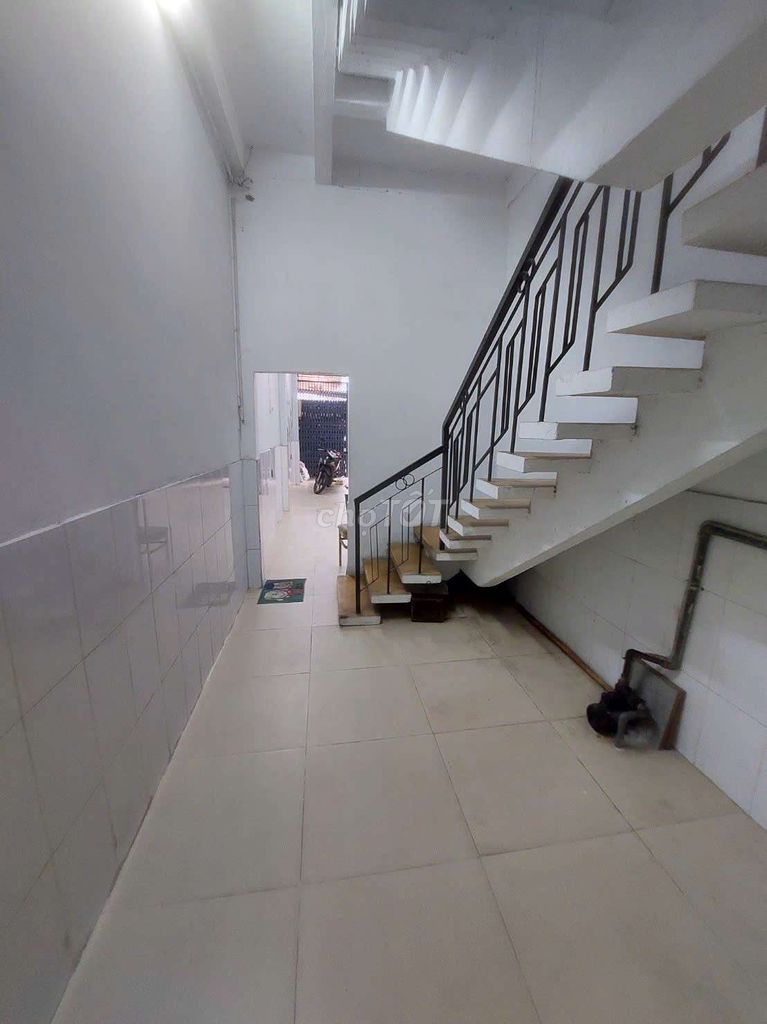 Cho thuê nhà Mặt tiền đường Cao Xuân Dục DT.4m×18m } 3Lầu 7Phòng 3wc