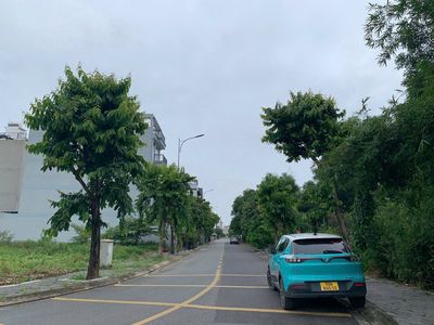 Bán gấp lô đất The Seasons ngay Lotte giá 4.4 tỷ, DT 5x20m. Sổ sẵn. Mua bán đất tại Thành phố Thuận An Bình Dương được đăng bởi phạm thị vệ vương