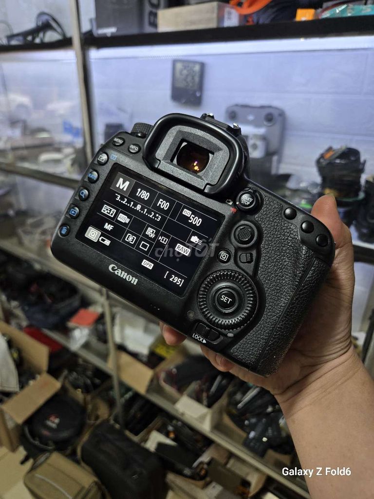 Máy ảnh Canon 5D Mark IV Đen. Mua bán Máy ảnh, Máy quay tại Thành phố Bảo Lộc Lâm Đồng được đăng bởi phong tran hình 1