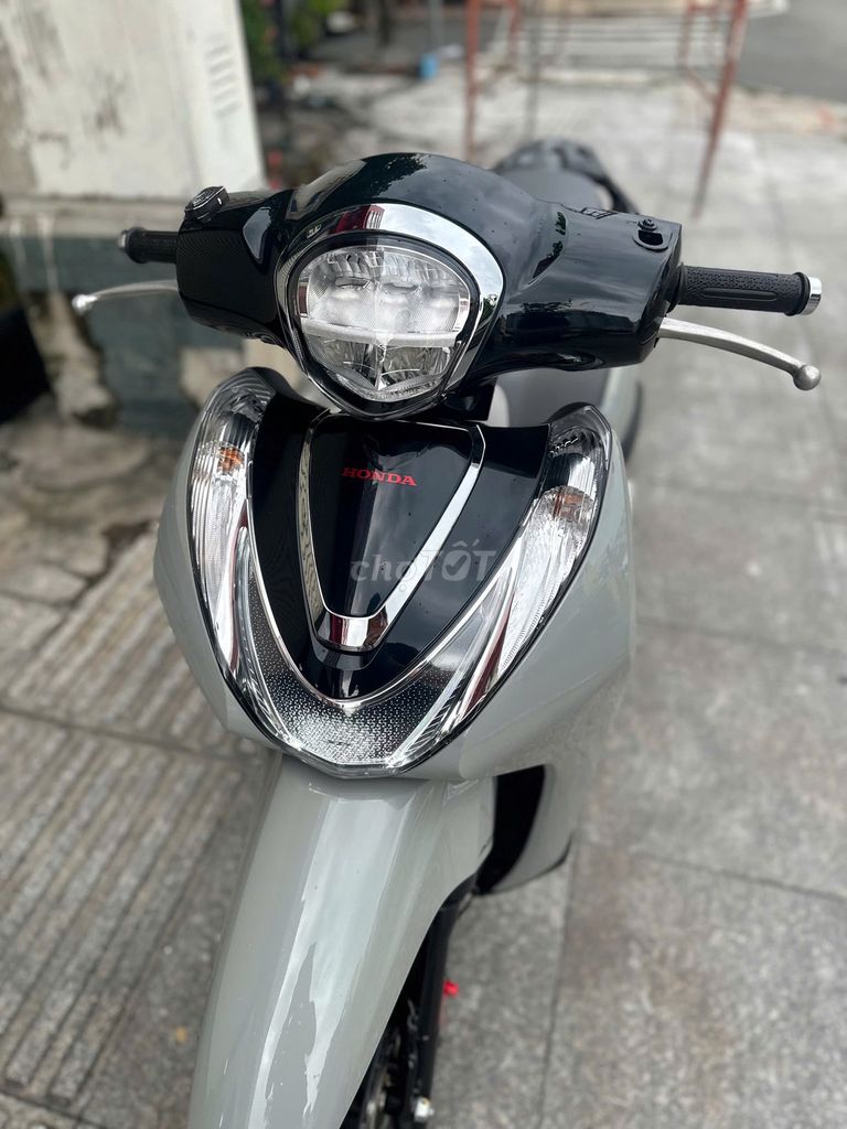 Honda SH Mode 125 ABS 2023 Xám 9000km. Mua bán Xe máy tại Huyện Bình Chánh Tp Hồ Chí Minh được đăng bởi VÕ MINH HẬU hình 11