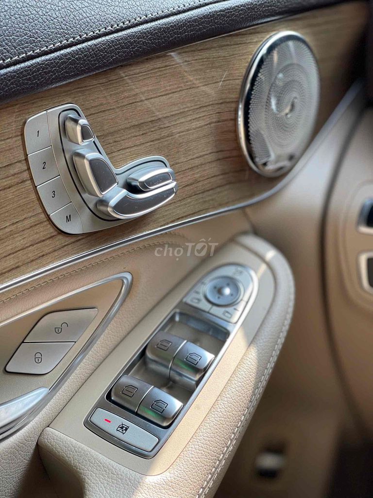 GLC300 Coupe 4Matic nk Đức 2019. Mua bán Ô tô tại Quận Long Biên Hà Nội được đăng bởi Trang Gala hình 10