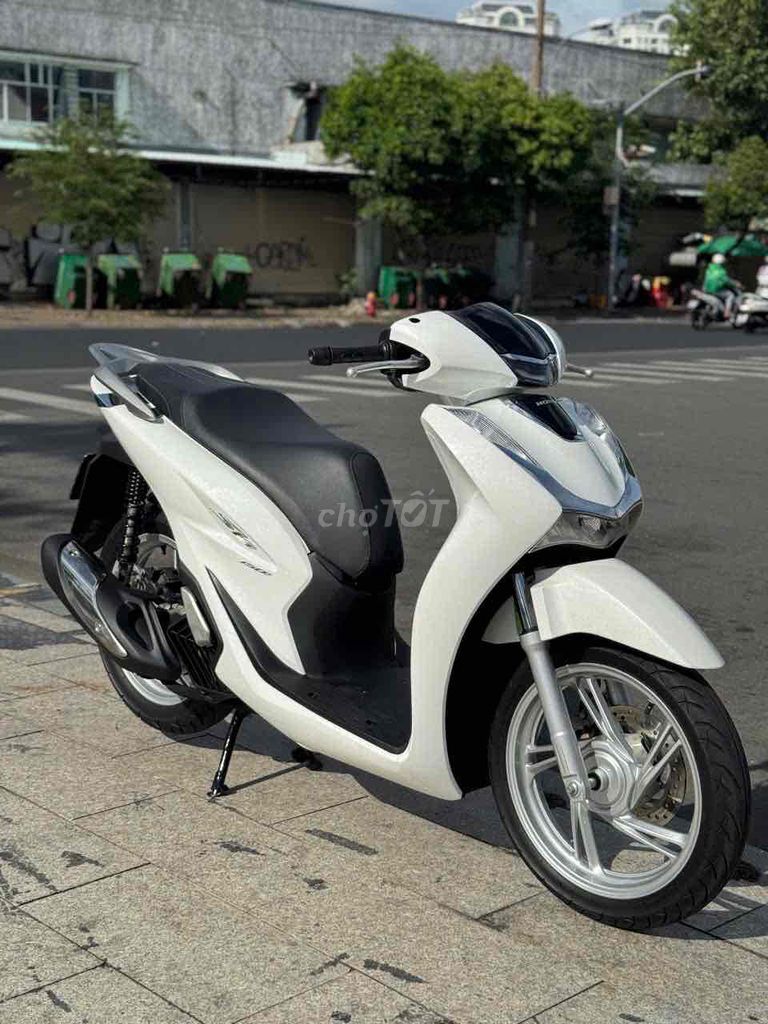 SH 150 ABS 2022 бело-серо-черный 9000 км номера Хошимина