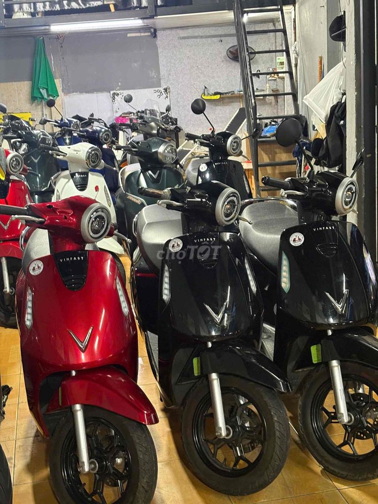 Подержанный электрический скутер VinFast Evo Max, черный