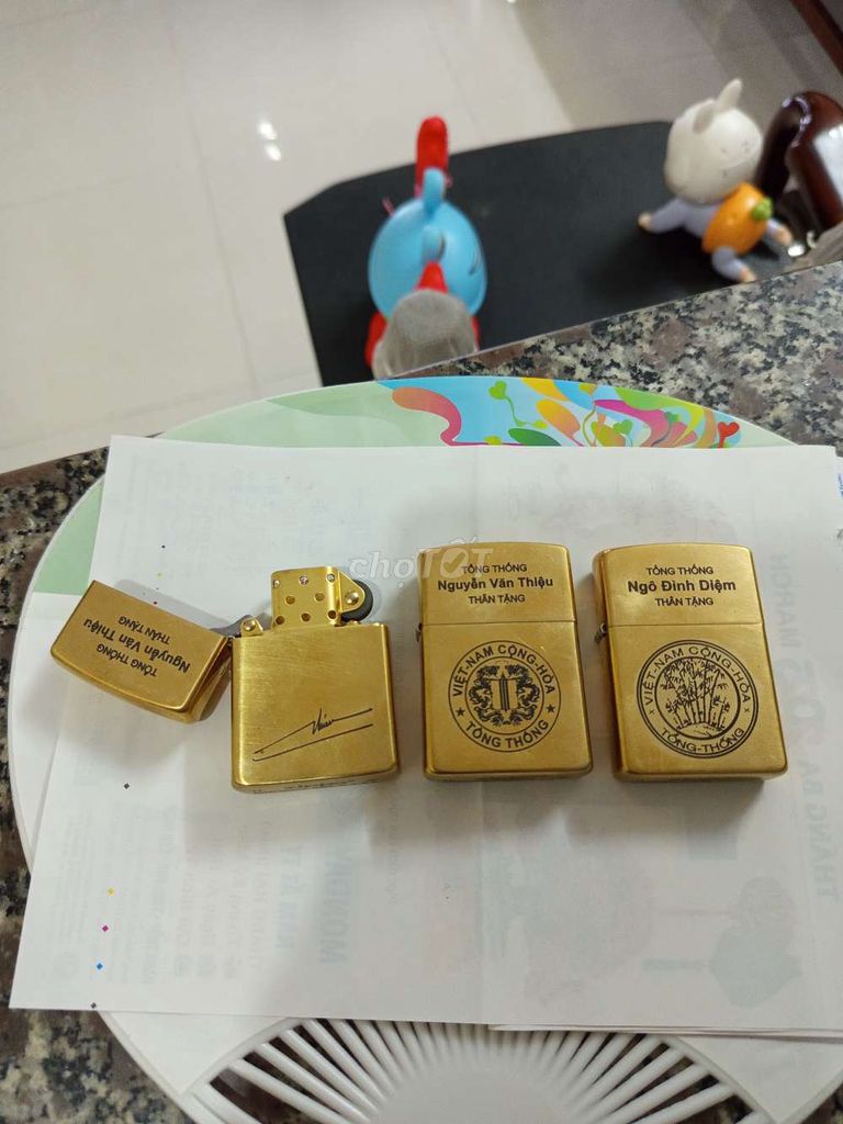 Ba cái zippo vỏ ruột đồng khối