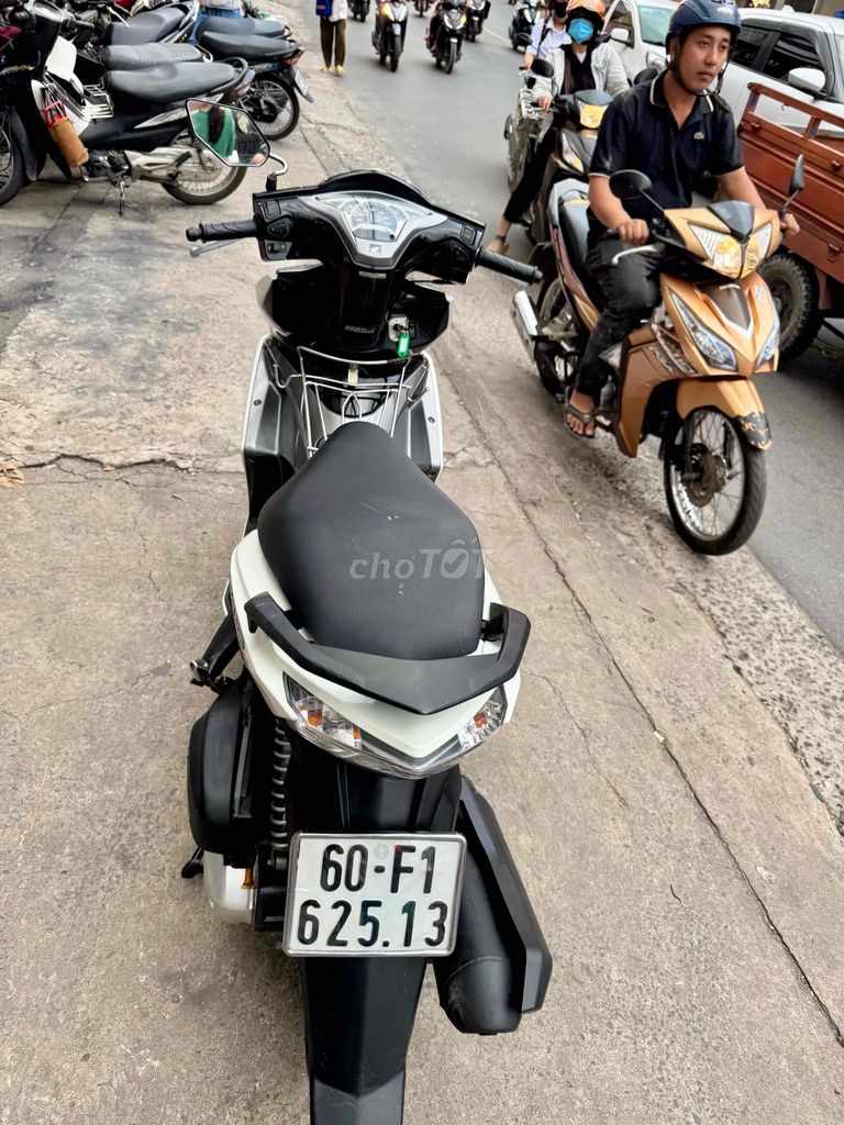Honda Air Blade 125 2014 Trắng xám. Mua bán Xe máy tại Thành phố Biên Hòa Đồng Nai được đăng bởi XE MÁY CŨ THÀNH MỸ  hình 5