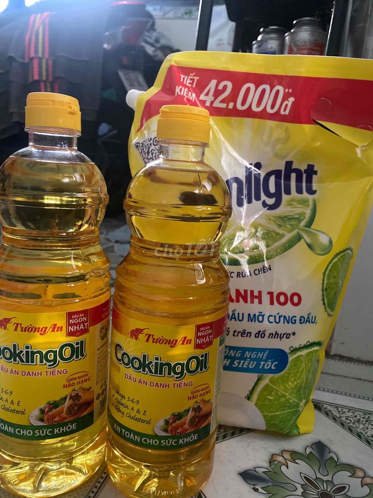 2 chai Dầu ăn Tường An 1L+nrc Sunlight 3,1L. Mua bán Đồ ăn, thực phẩm và các loại khác tại Quận 5 Tp Hồ Chí Minh được đăng bởi Hồng hình 1