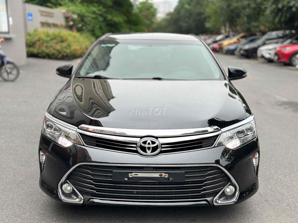 Bán Toyota Camry 2018 2.5Q Đen Odo 6 Vạn km