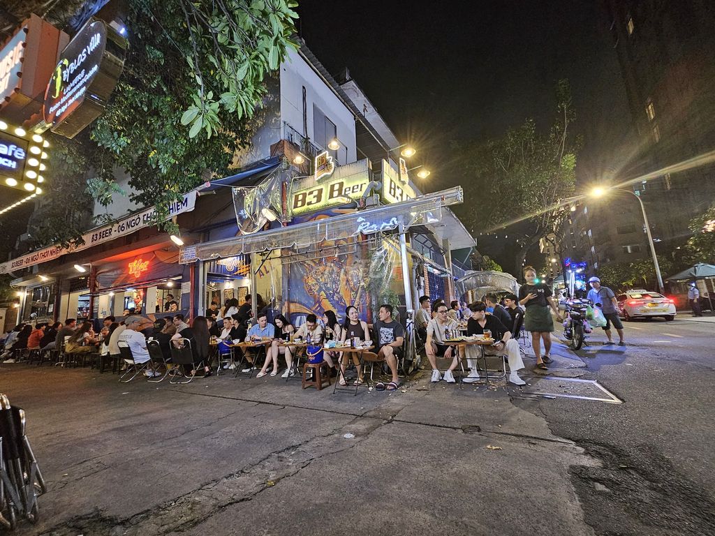 B3beer Quận 3 tuyển dụng Phục vụ ca ( 15h30- 24h). Việc làm tại Quận 3 Tp Hồ Chí Minh được đăng bởi B3beer Rooftop , 108/69a Trần Quang Diệu, Quận 3. hình 2