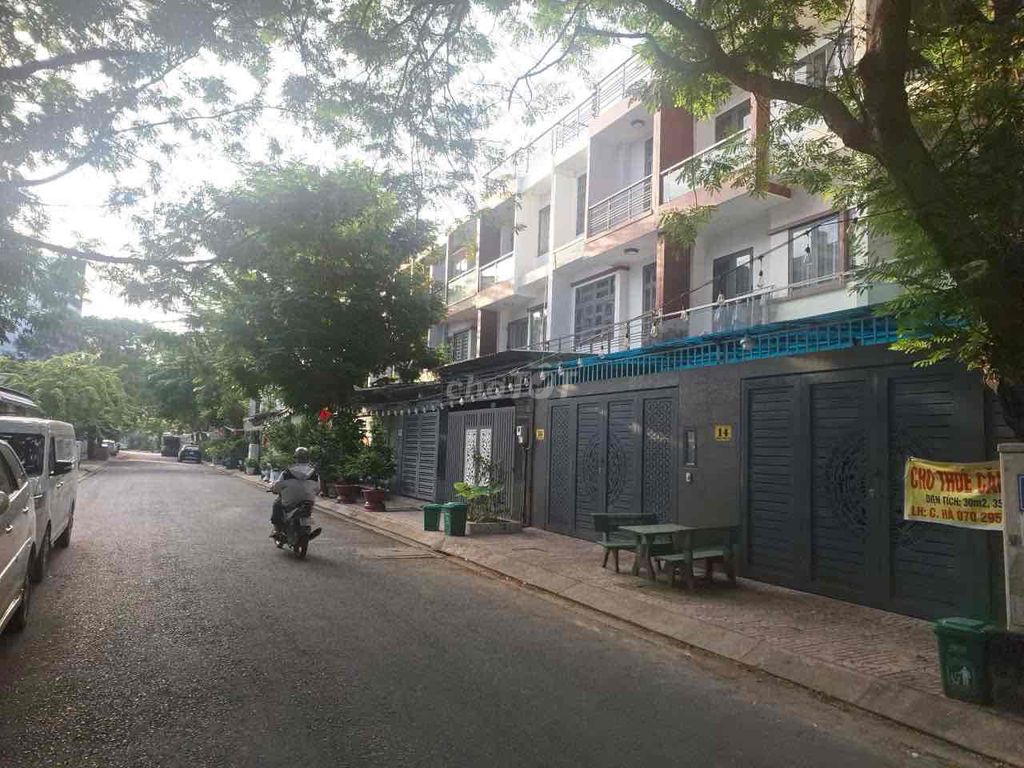 Аренда · 4 комн. · 300 м² · Quận 12, ул. đường D2 khu dân cư Hà Đô