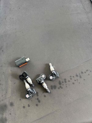 Bán áp suất lốp cho ô tô. Mua bán Phụ tùng xe tại Huyện Thuỷ Nguyên Hải Phòng được đăng bởi vinh