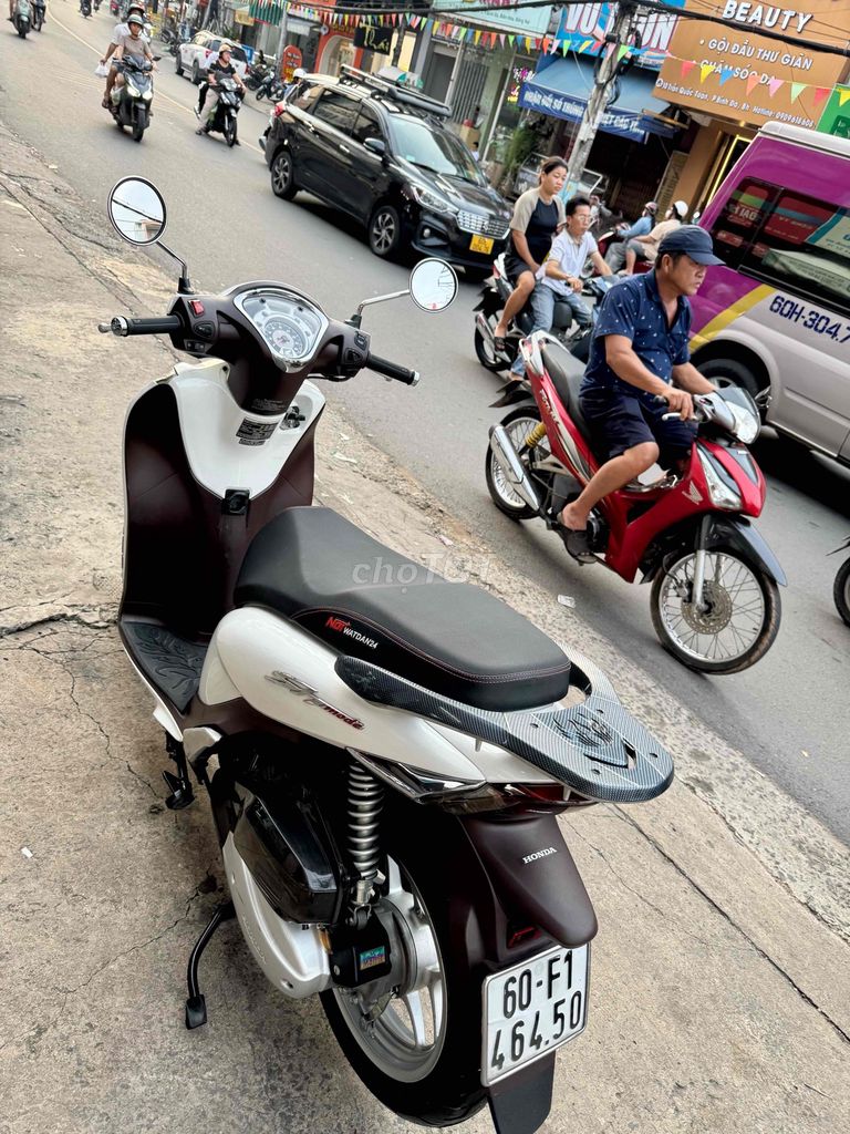 🔵🔵 SH Mode trắng nâu cuối 2014 rất đẹp có góp. Mua bán Xe máy tại Thành phố Biên Hòa Đồng Nai được đăng bởi XE MÁY CŨ THÀNH MỸ  hình 6