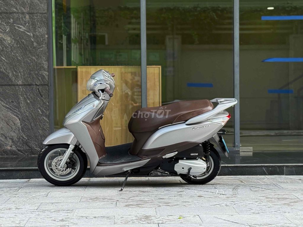 Lead bản đặc biệt Bạc nhám chất lượng Nguyên 29D2. Mua bán Xe máy tại Quận Ba Đình Hà Nội được đăng bởi Xe Máy Nam Thi hình 2