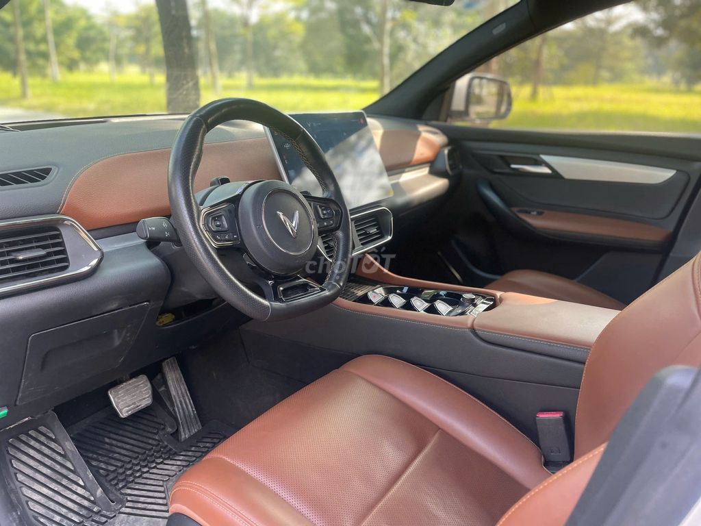 Vinfast VF8 Plus 2023 Trắng NT nâu da bò, pin CATL. Mua bán Ô tô tại Quận Thanh Xuân Hà Nội được đăng bởi Mr Phúc Vinfast lướt hình 2