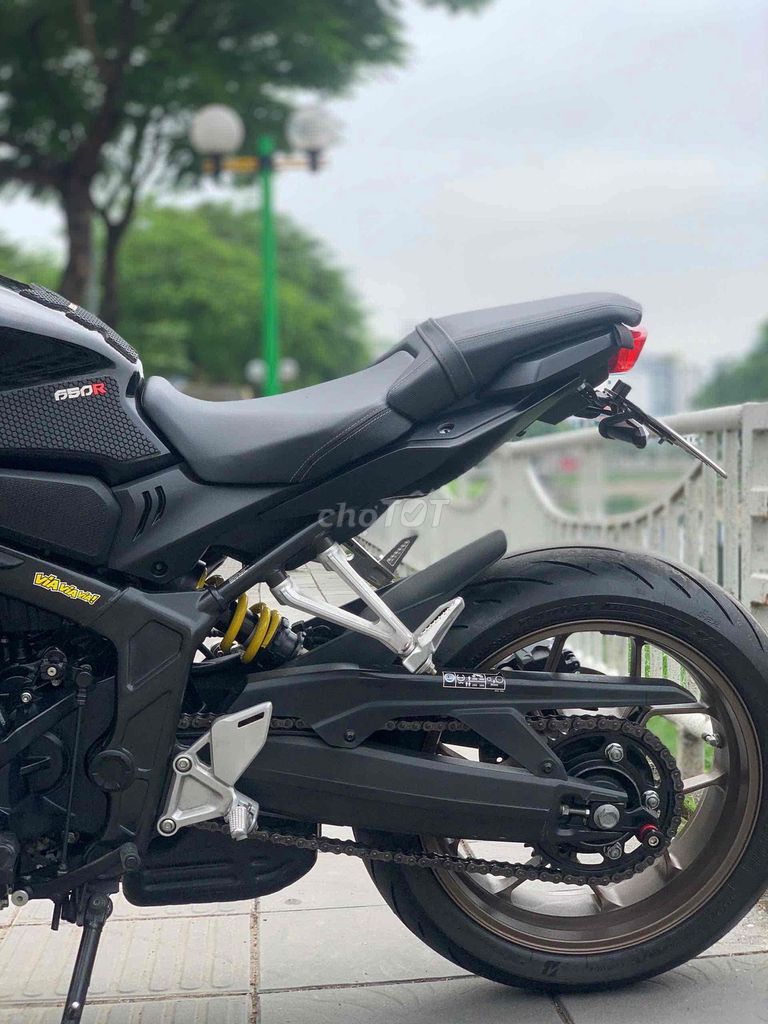 HONDA CB 650R xe đẹp lướt pkl có đồ chơi biển 29. Mua bán Xe máy tại Quận Cầu Giấy Hà Nội được đăng bởi Tong motor xe may hình 3